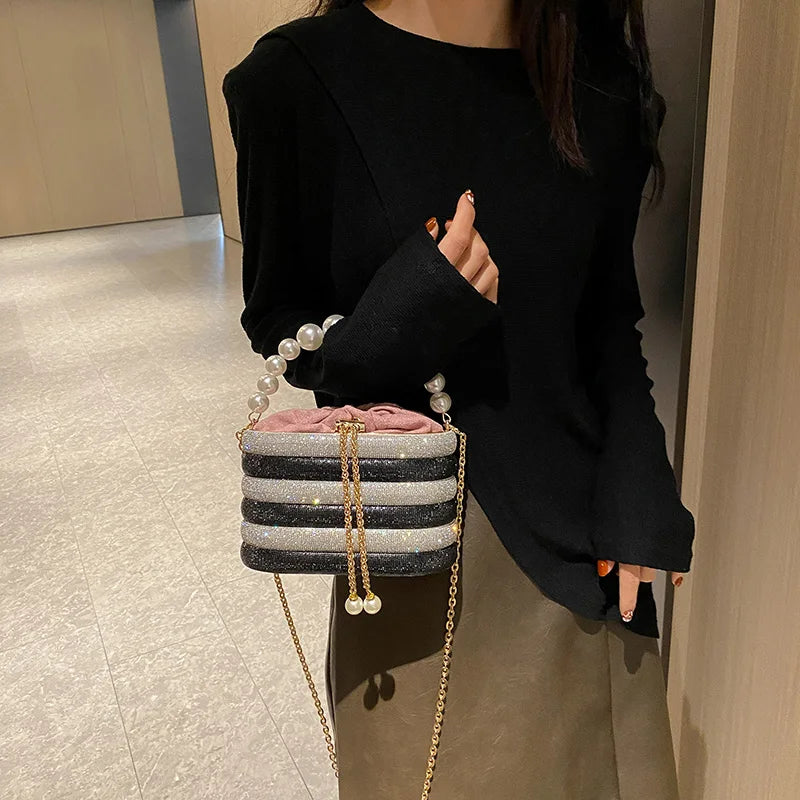 Dazzling a pearl Handbag