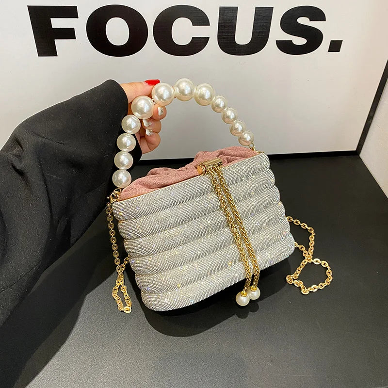 Dazzling a pearl Handbag