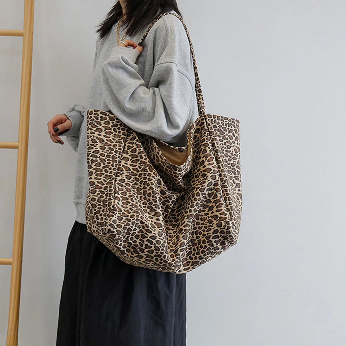 Custom Name Leopard Tote Bag Women Large Capacity Shoulder Bag Personalized Embroidery Fashion Casual Shopping Beach Handbag