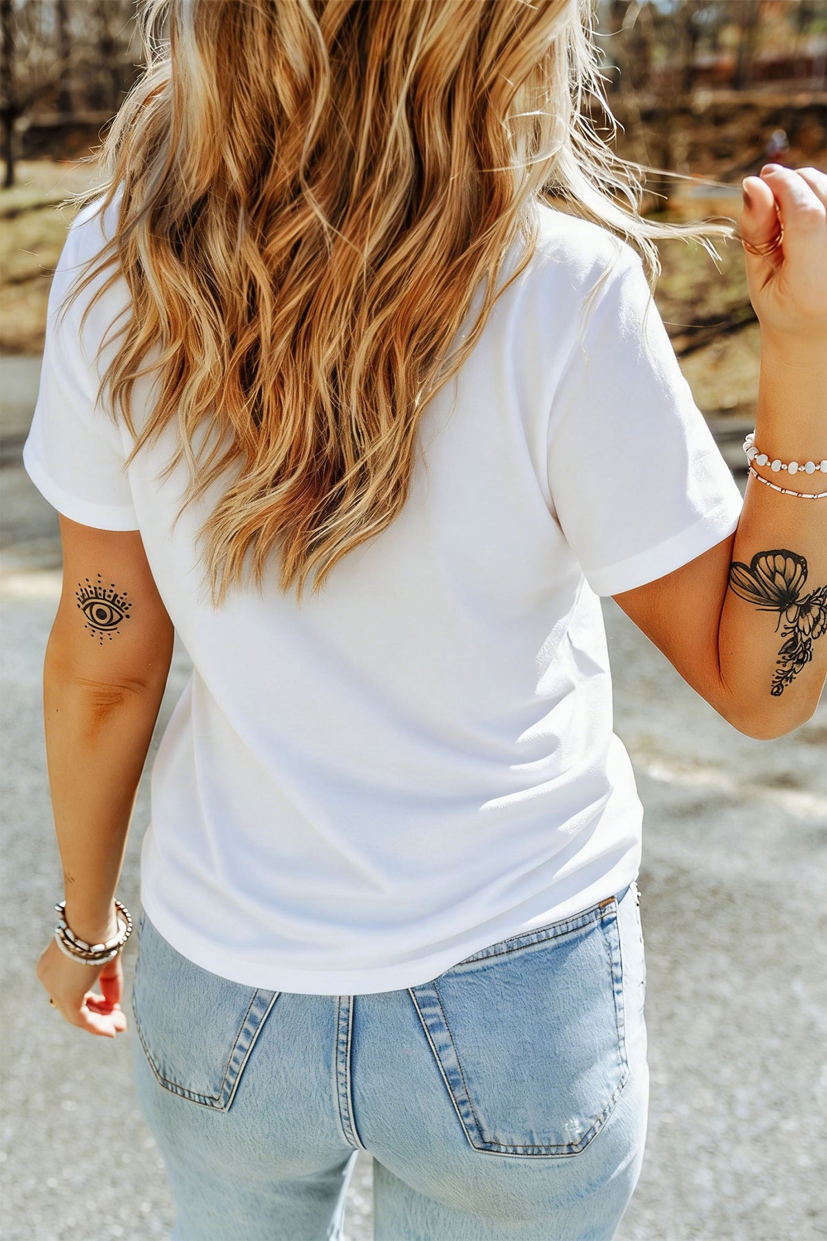 JUST A GIRL WHO Loves Fall Graphic Casual Tee